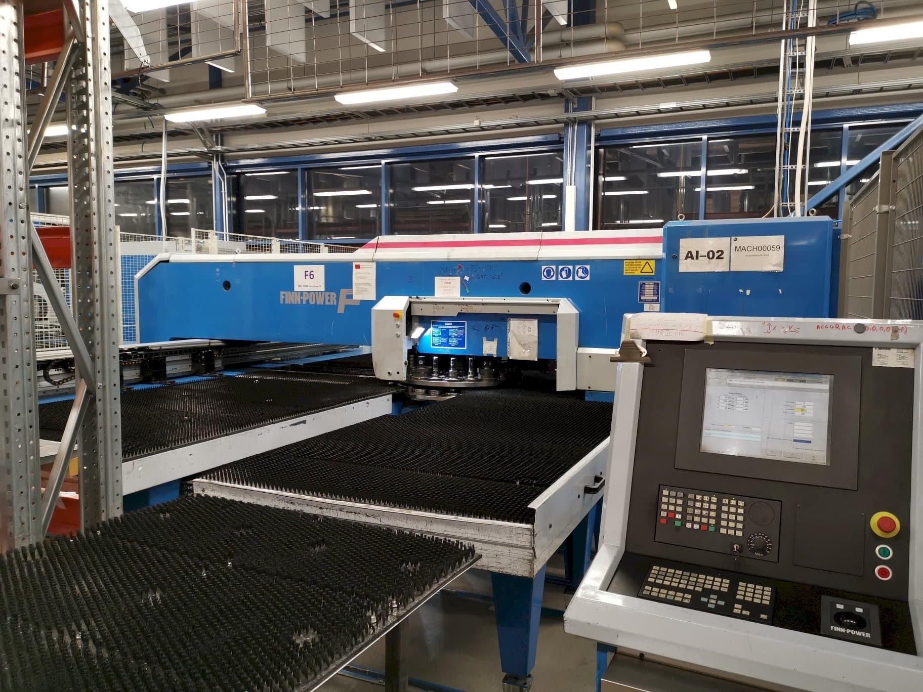 Koneen Finn-Power F6SU etunäkymä