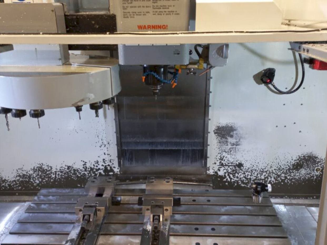 Koneen HAAS VF-4 DHE etunäkymä