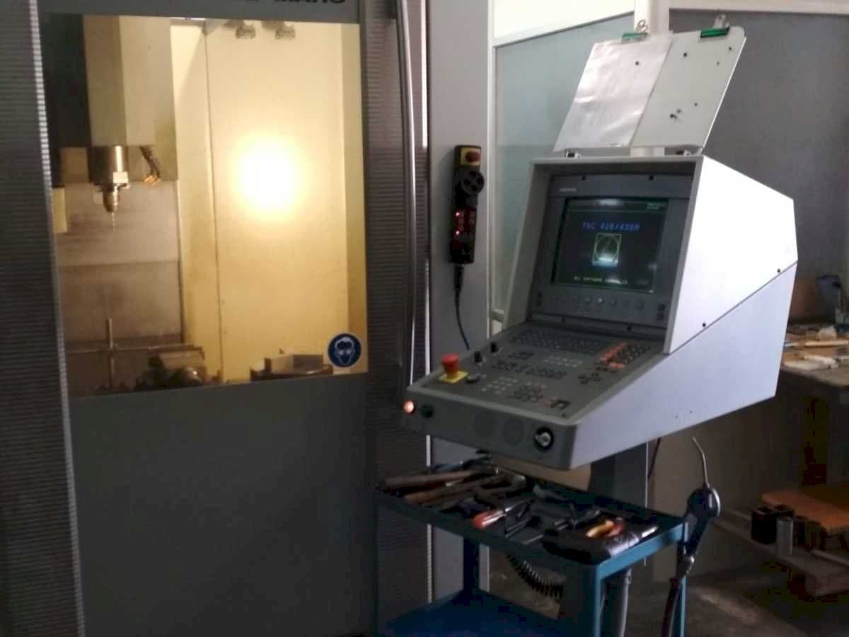 Koneen DECKEL MAHO DMC 63V etunäkymä