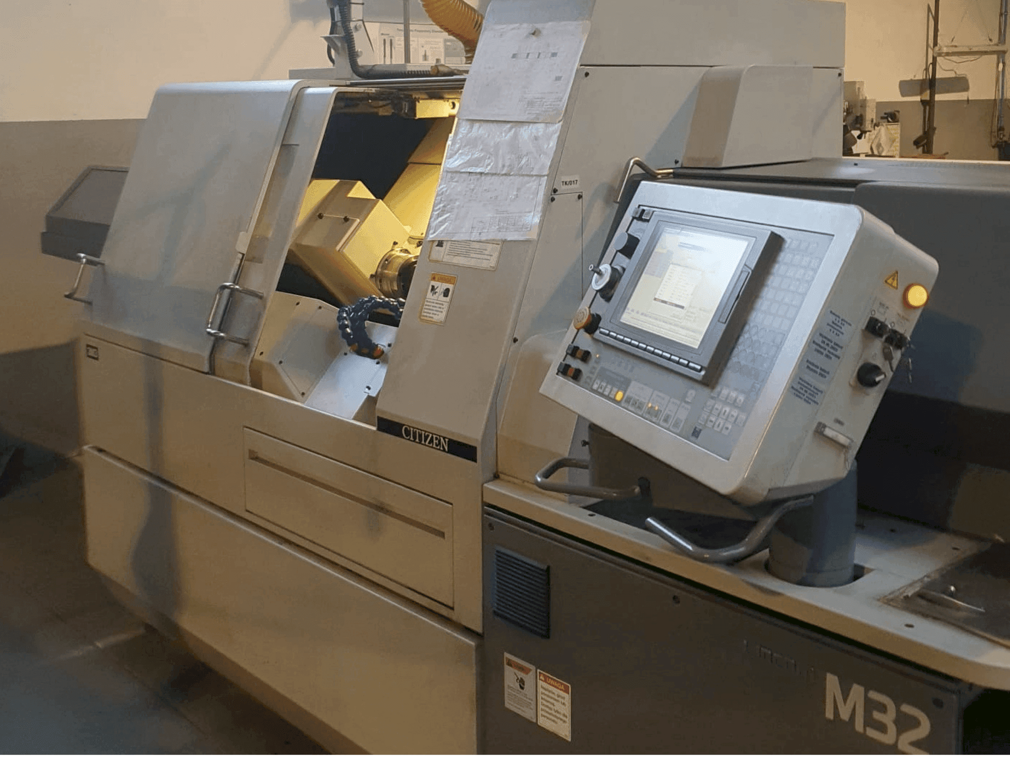 Koneen  Citizen M32 III etunäkymä