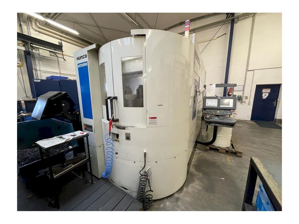 Koneen  Hurco HTX 500 etunäkymä