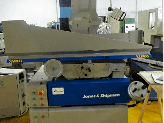 Koneen  Jones & Shipman 1400 E etunäkymä