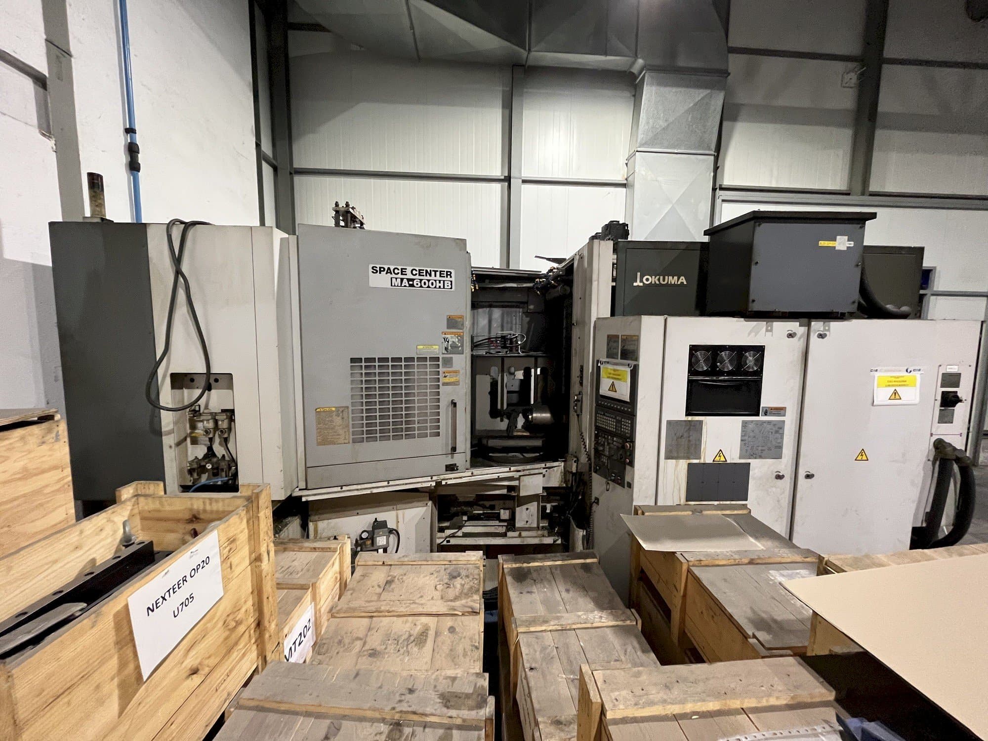 Koneen Okuma MA-600HB etunäkymä