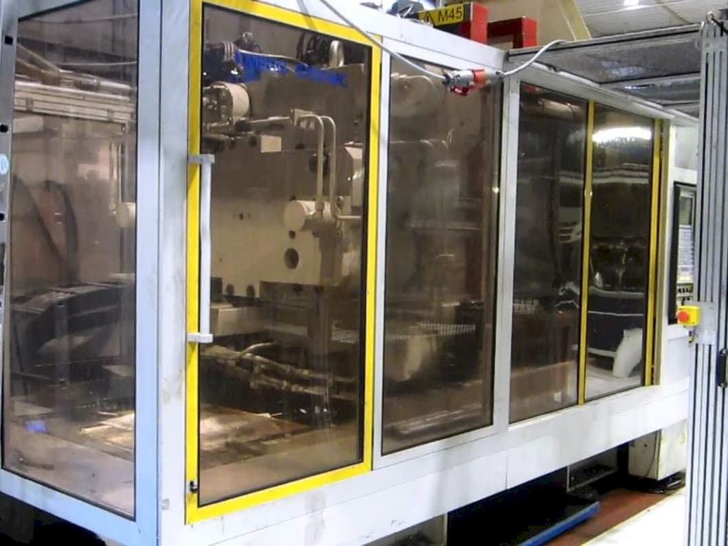 Koneen Krauss Maffei KM 800/5700 MC etunäkymä