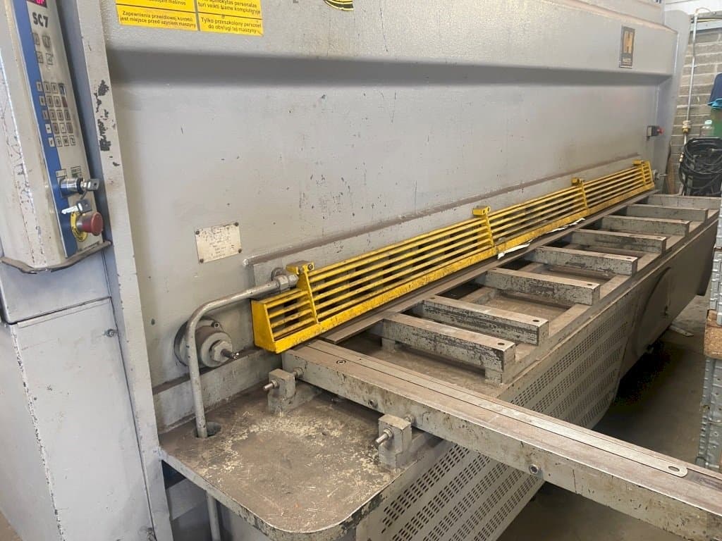 Koneen HACO HSLX 3013 etunäkymä