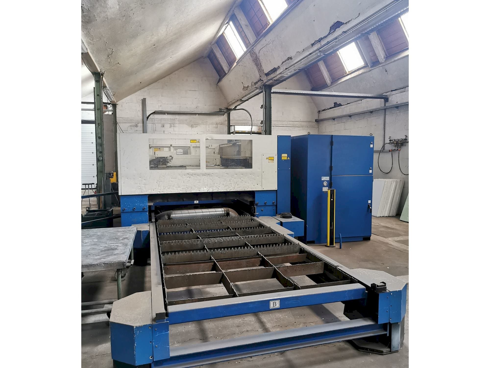 Koneen Trumpf Trumatic L3030 etunäkymä