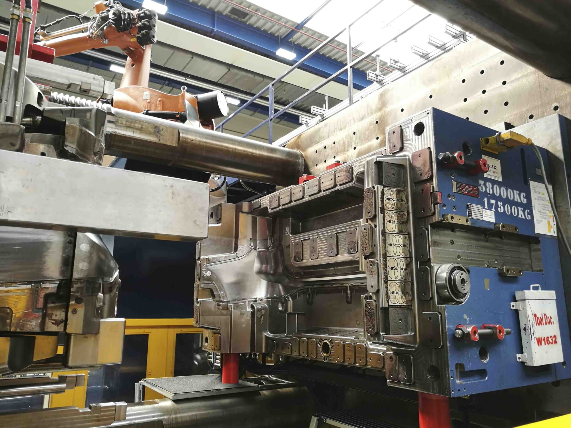 Koneen 1 Husky etunäkymä E 3650 RS 170/155