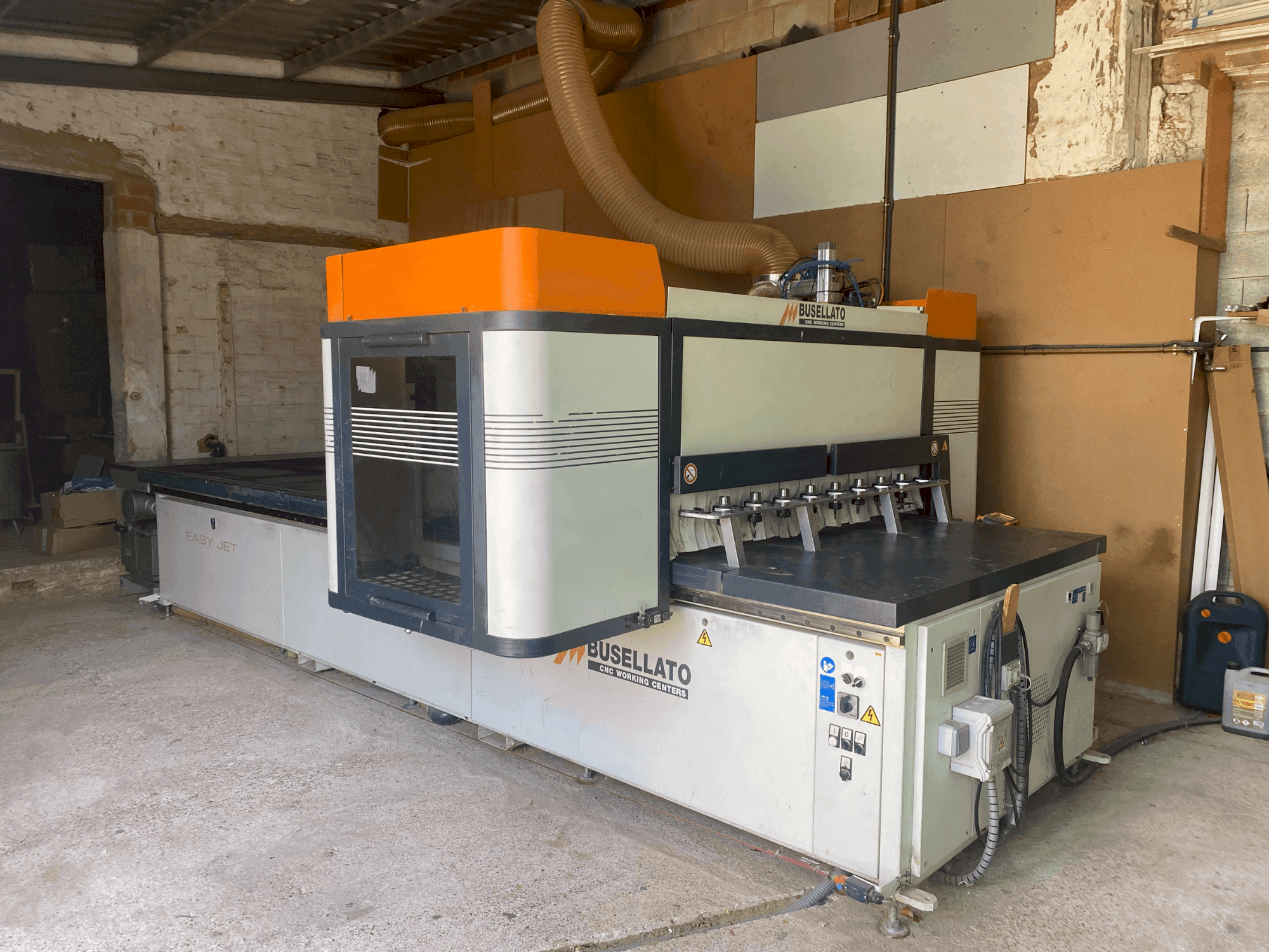 Koneen BUSELLATO easyjet 5.12 etunäkymä