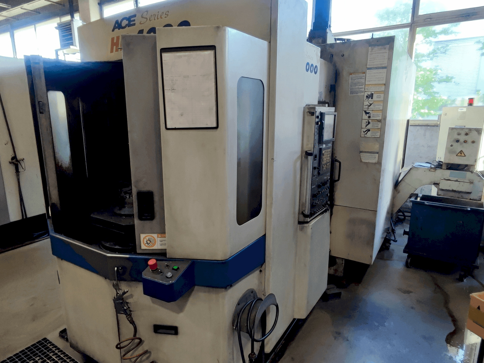 Koneen DAEWOO ACE HP 4000 etunäkymä
