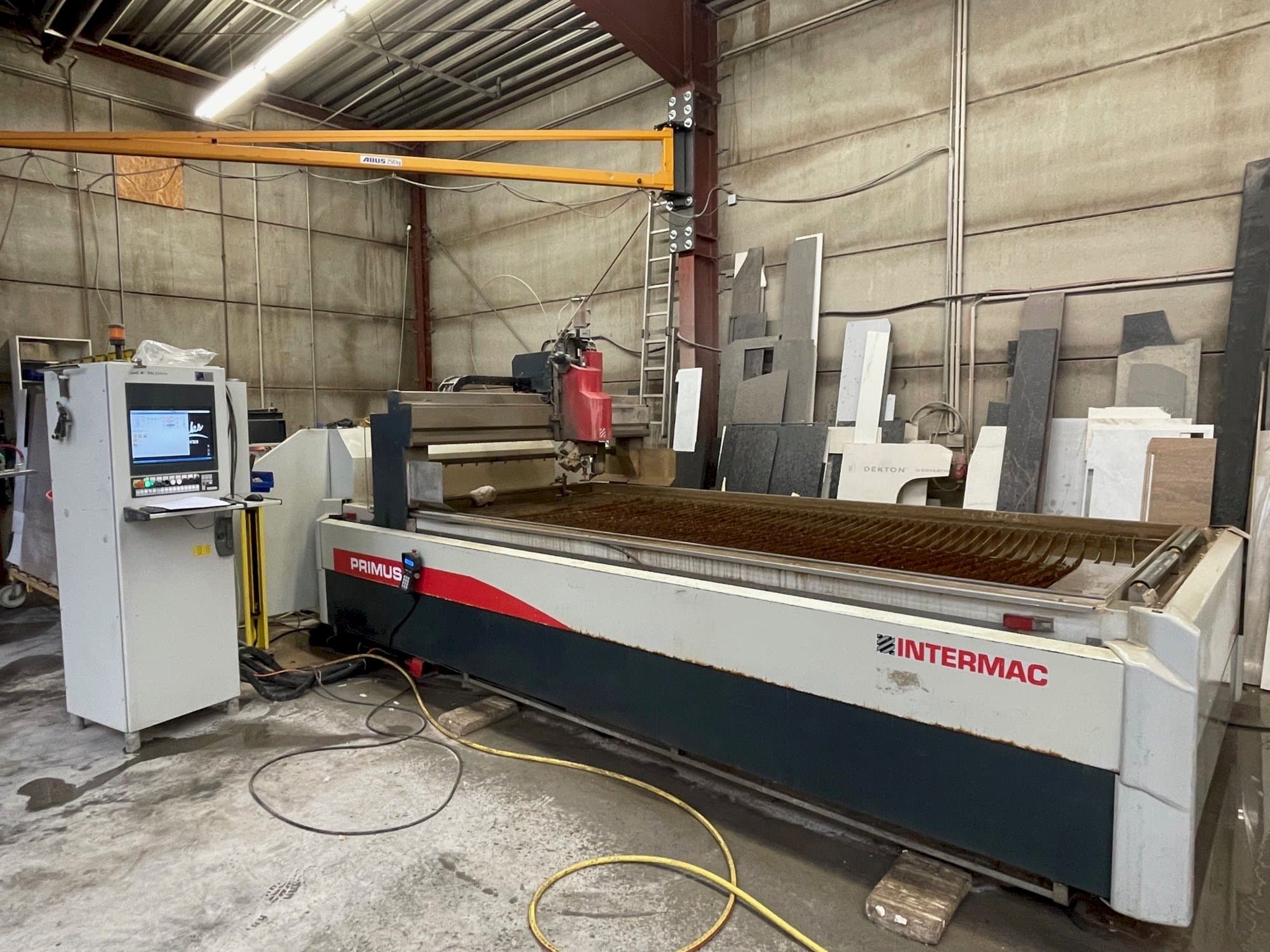 Koneen Intermac Primus 184 etunäkymä