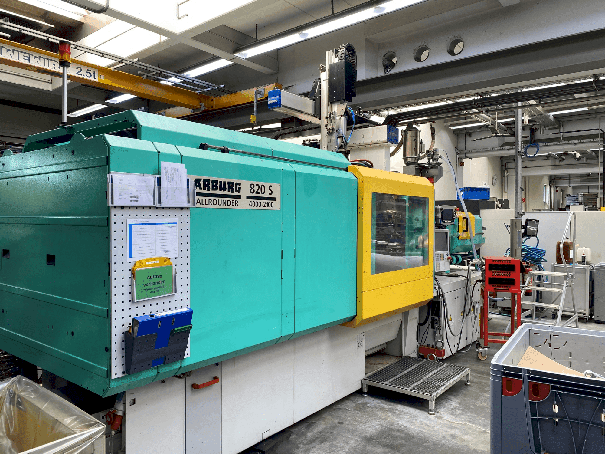 Koneen Arburg Allrounder 820 S 4000-2100 etunäkymä