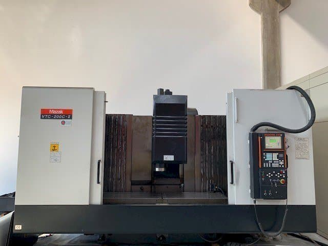 Koneen Mazak VT 200C II etunäkymä