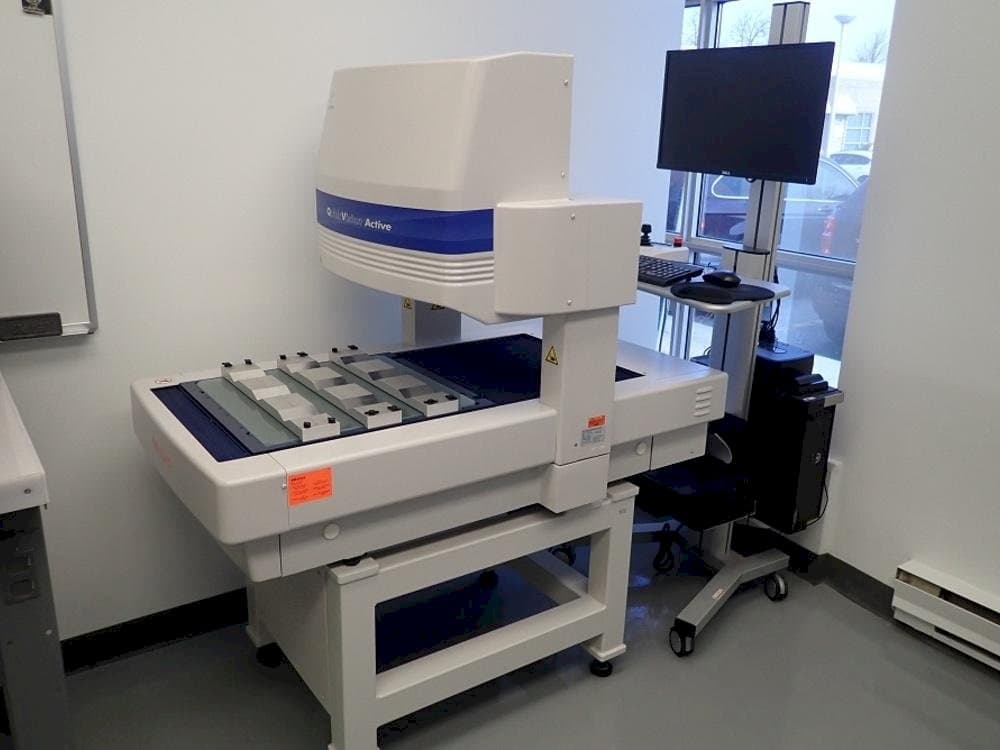 Koneen  Mitutoyo QV-L404Z1L-D etunäkymä