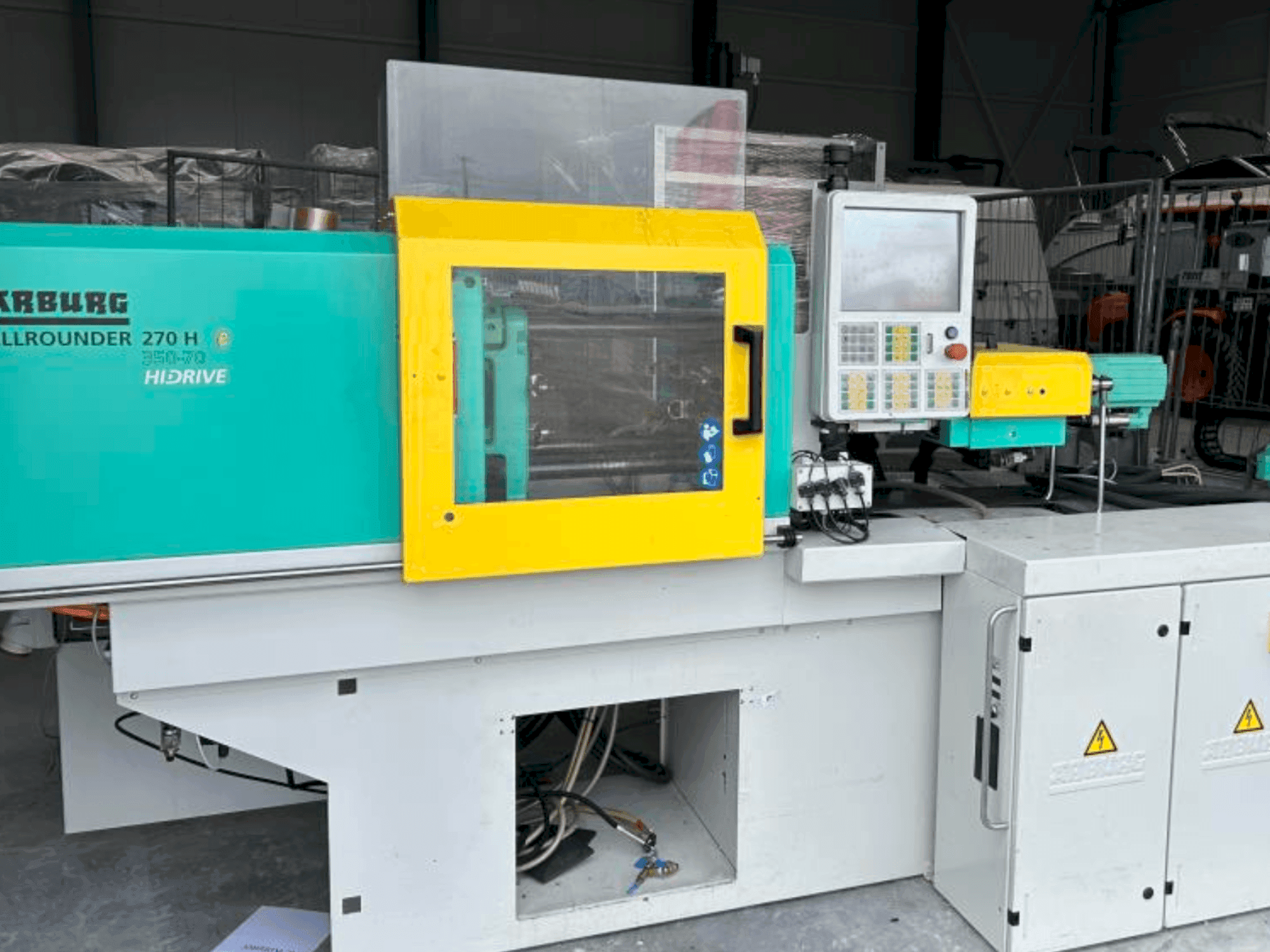 Koneen Arburg Allrounder 270 H 350-70 etunäkymä