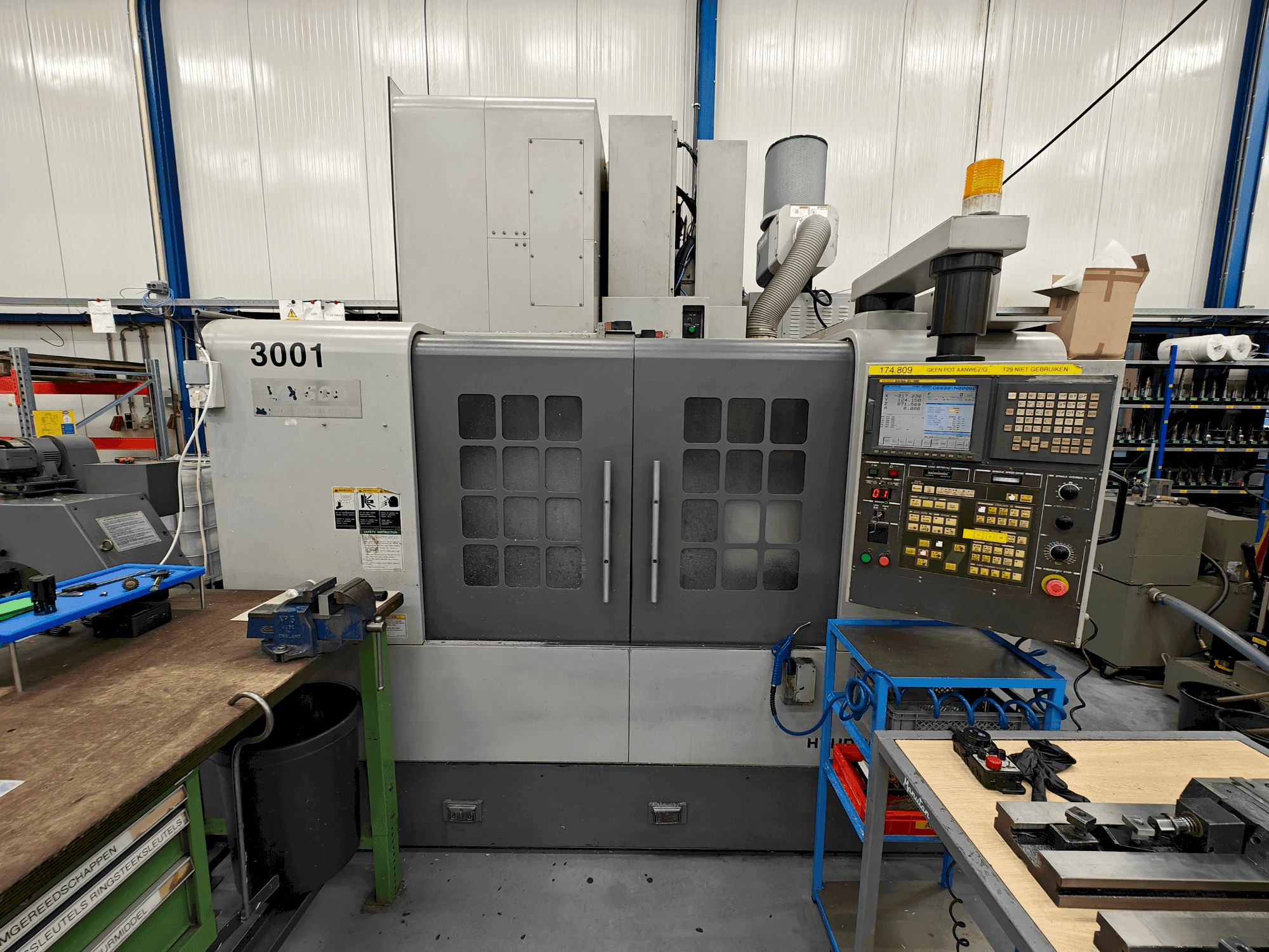 Koneen HYUNDAI KIA VX 500 etunäkymä