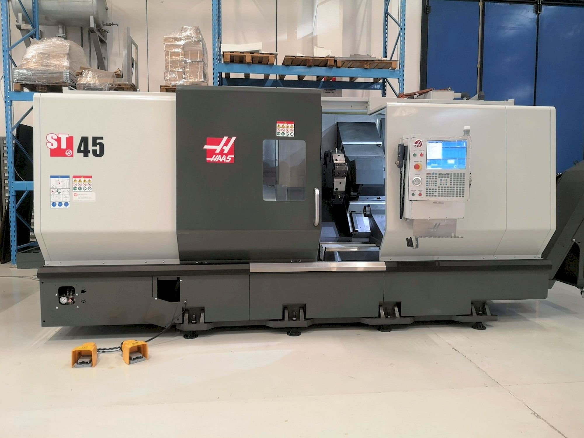 Koneen HAAS ST-45 etunäkymä