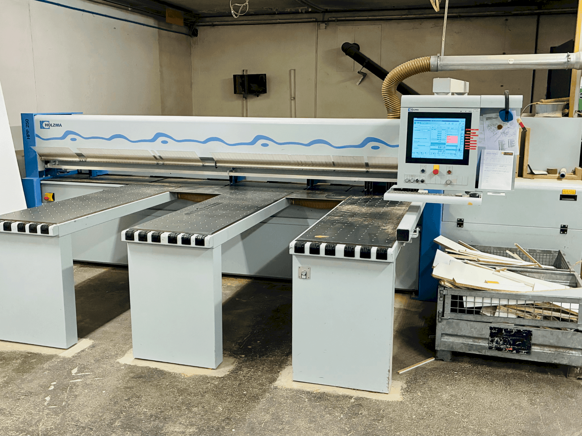 Koneen  HOLZMA HPP 250/38/38 etunäkymä