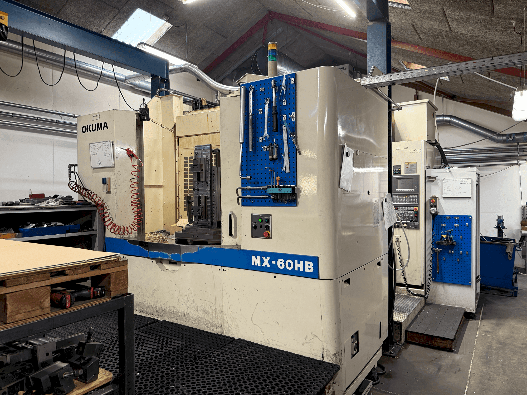 Koneen Okuma MX-60HB etunäkymä