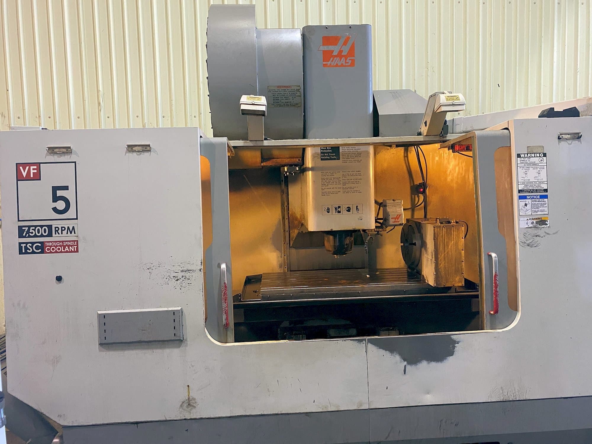 Koneen HAAS VF-5/50HE etunäkymä
