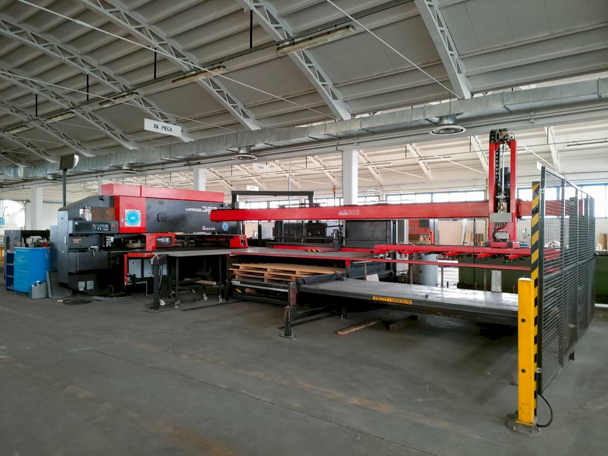Koneen AMADA VIPROS 368 KING etunäkymä