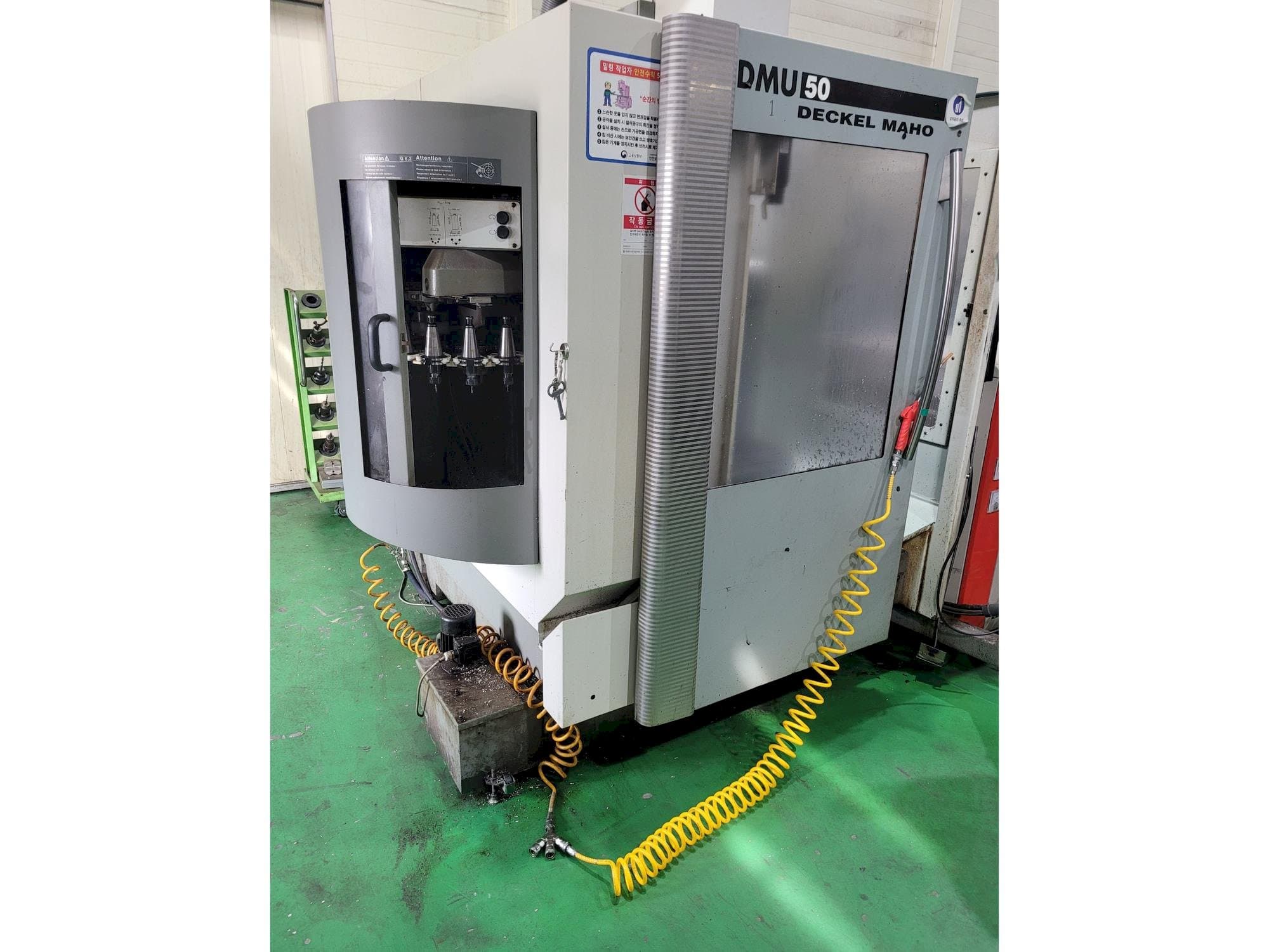Koneen DECKEL MAHO DMU 50 etunäkymä