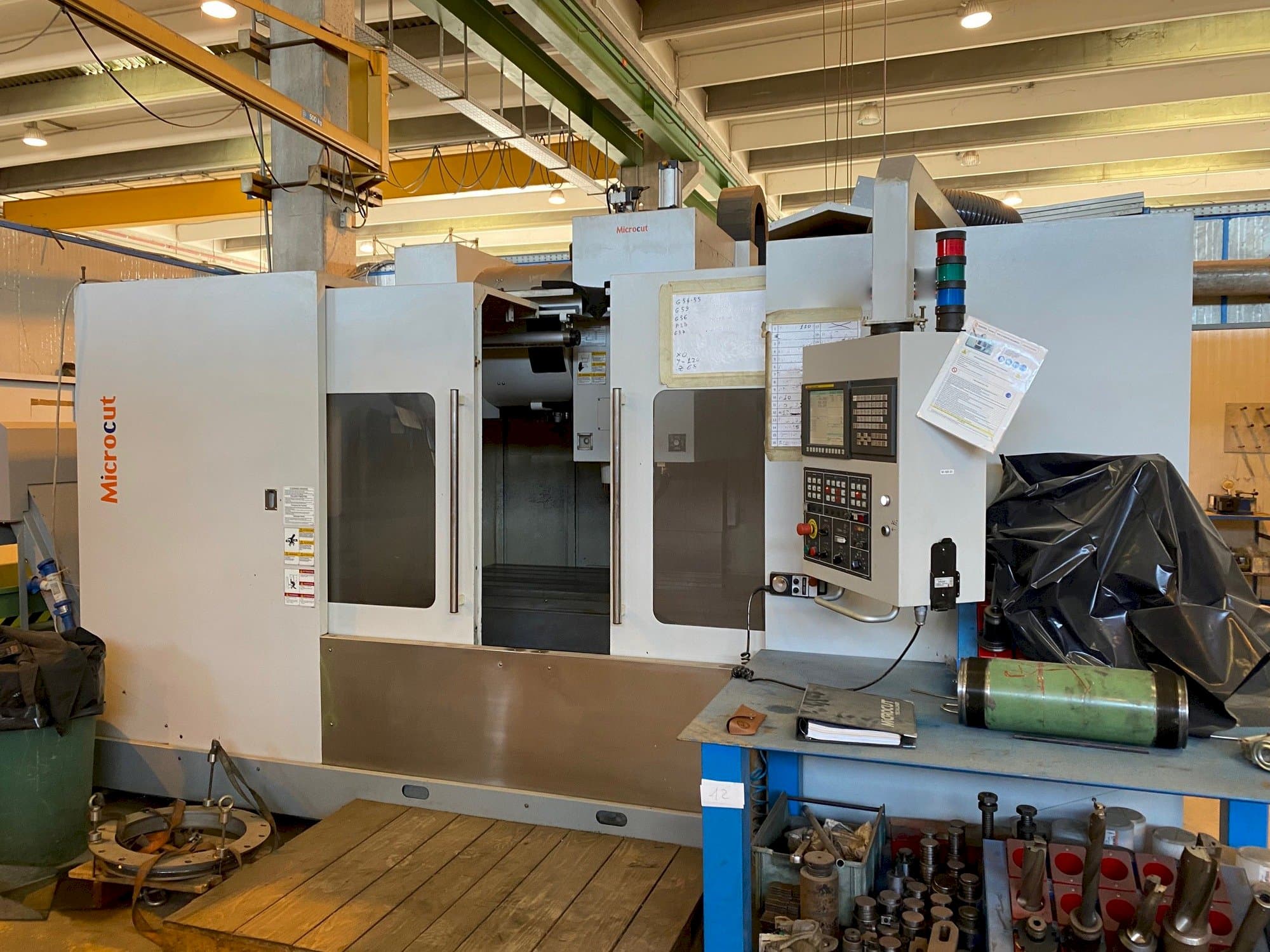 Koneen MICROCUT VMC-1600F etunäkymä