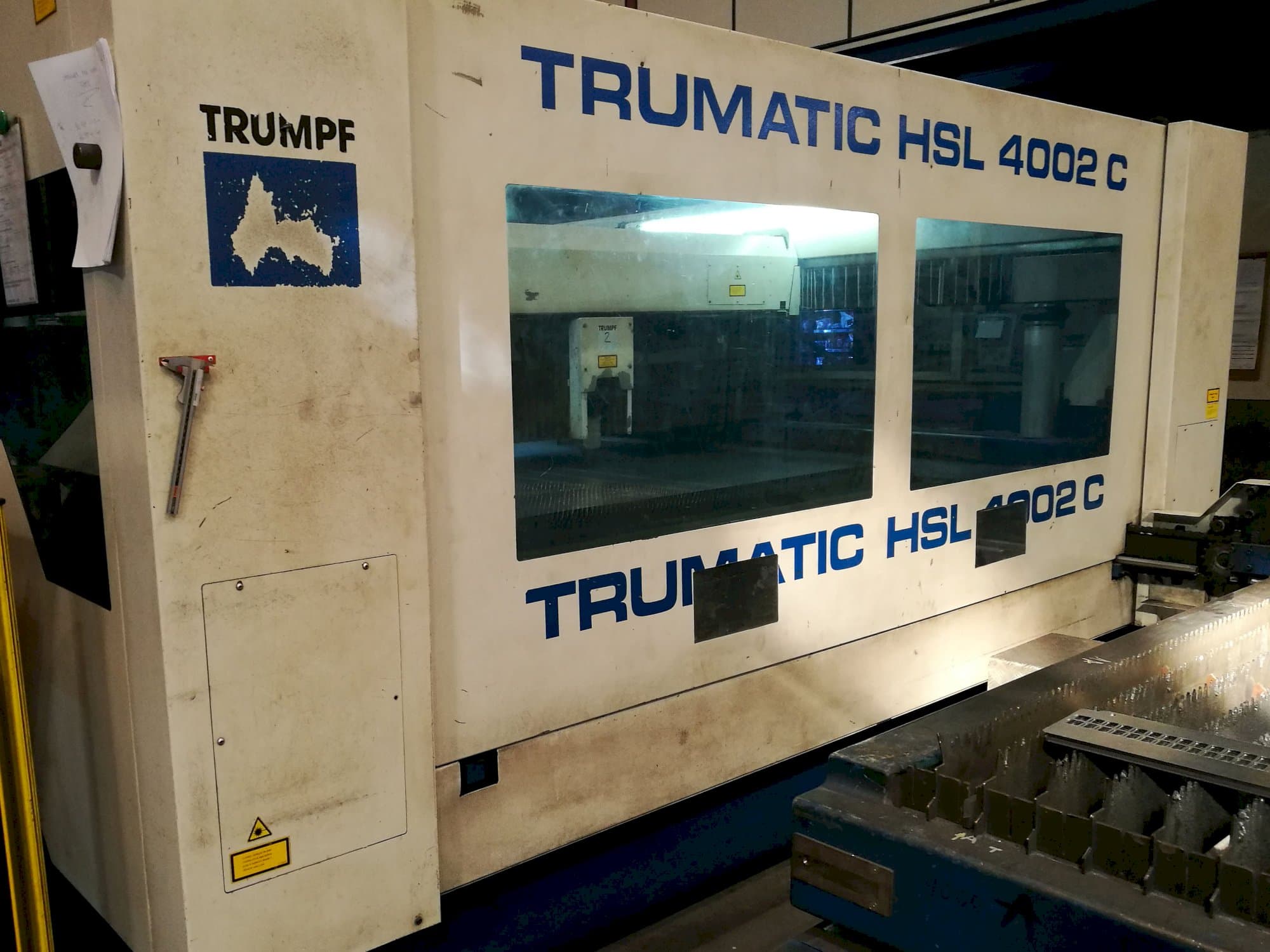 Koneen  Trumpf vasen näkymä Trumatic HSL 4002 C