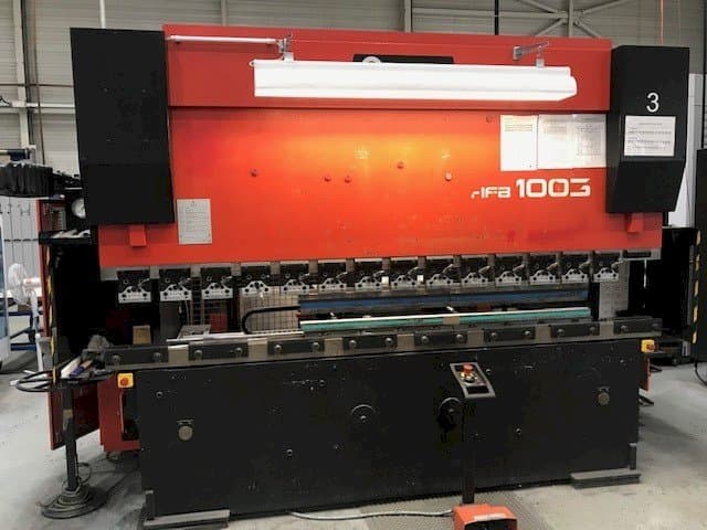 Koneen AMADA HFBO 100-3 etunäkymä