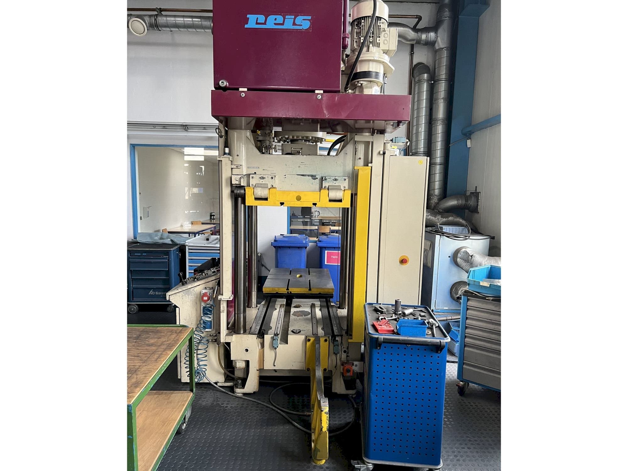 Koneen Reis Tus 80-100 etunäkymä