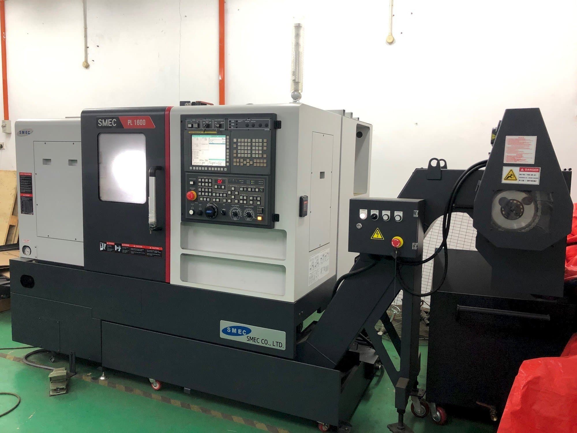 Koneen  SMEC PL1600 etunäkymä