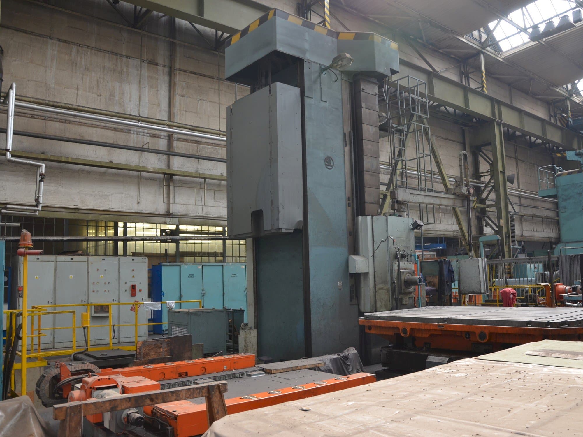 Koneen  SKODA W 180NC vasemman sivun näkymä