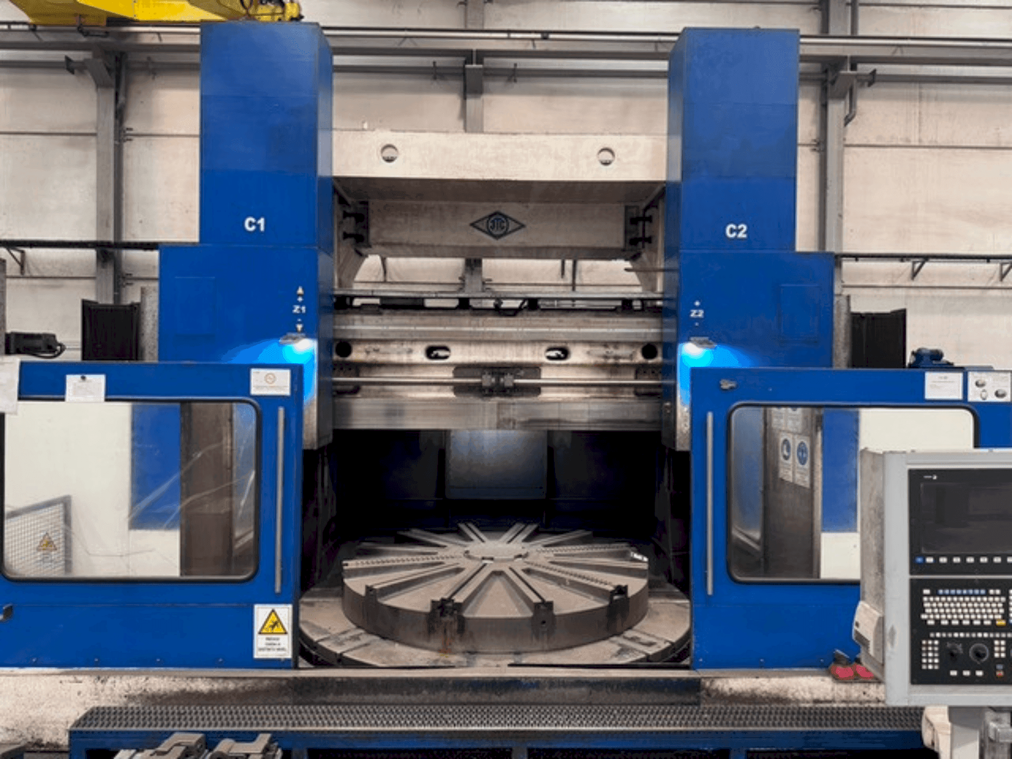 Koneen  KOLOMNA 1532T etunäkymä