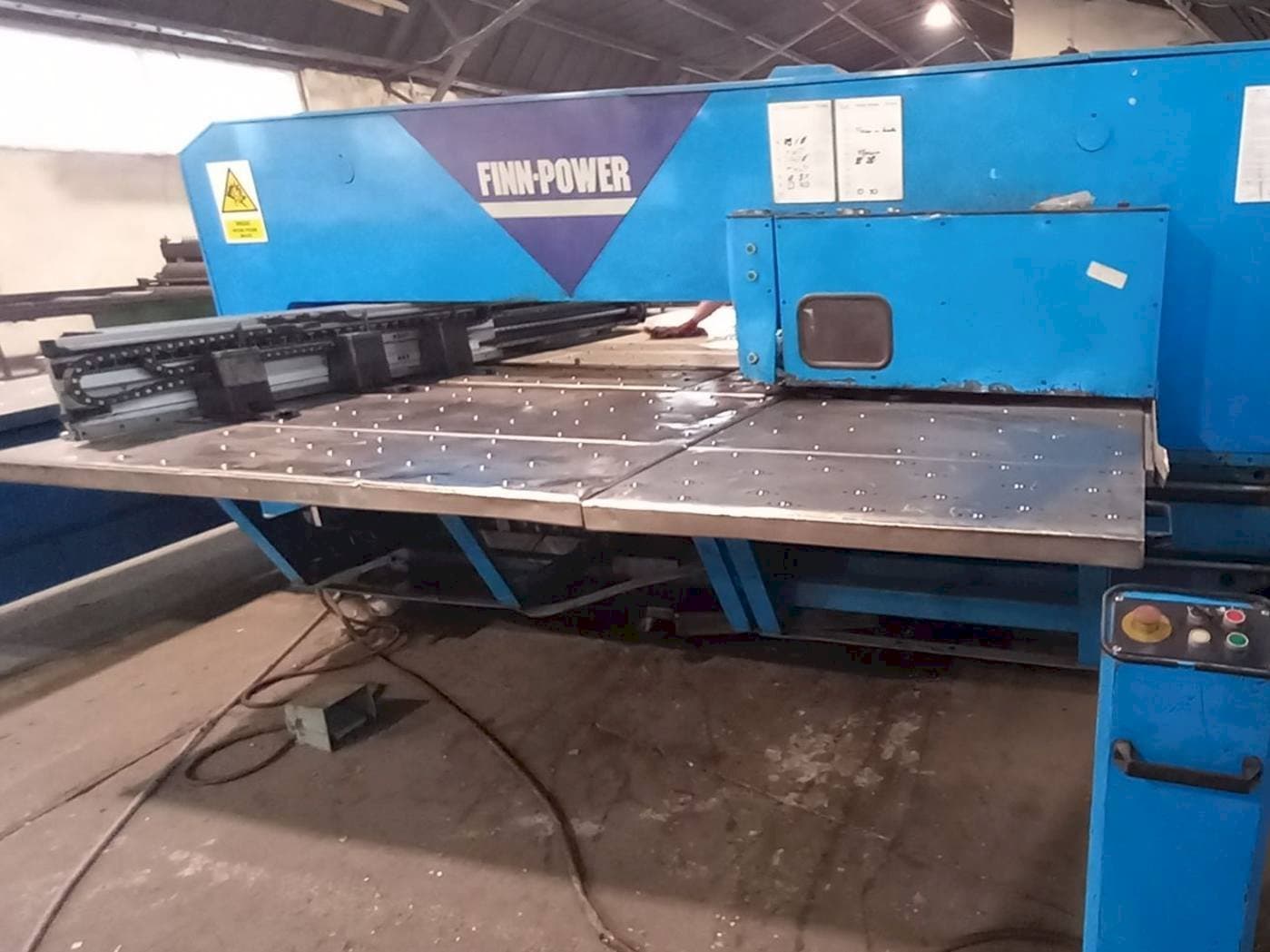 Koneen Finn-Power TP2515I/21/AM etunäkymä