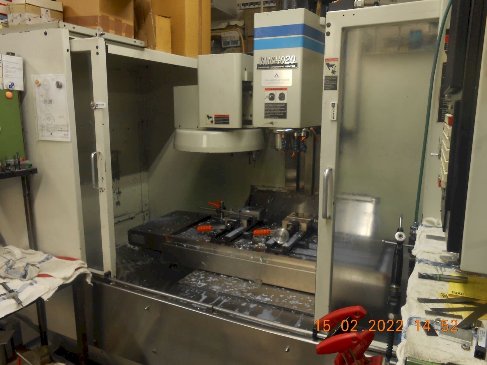 Koneen FADAL CNC Bearbeitungszentrum VMC 4020 etunäkymä
