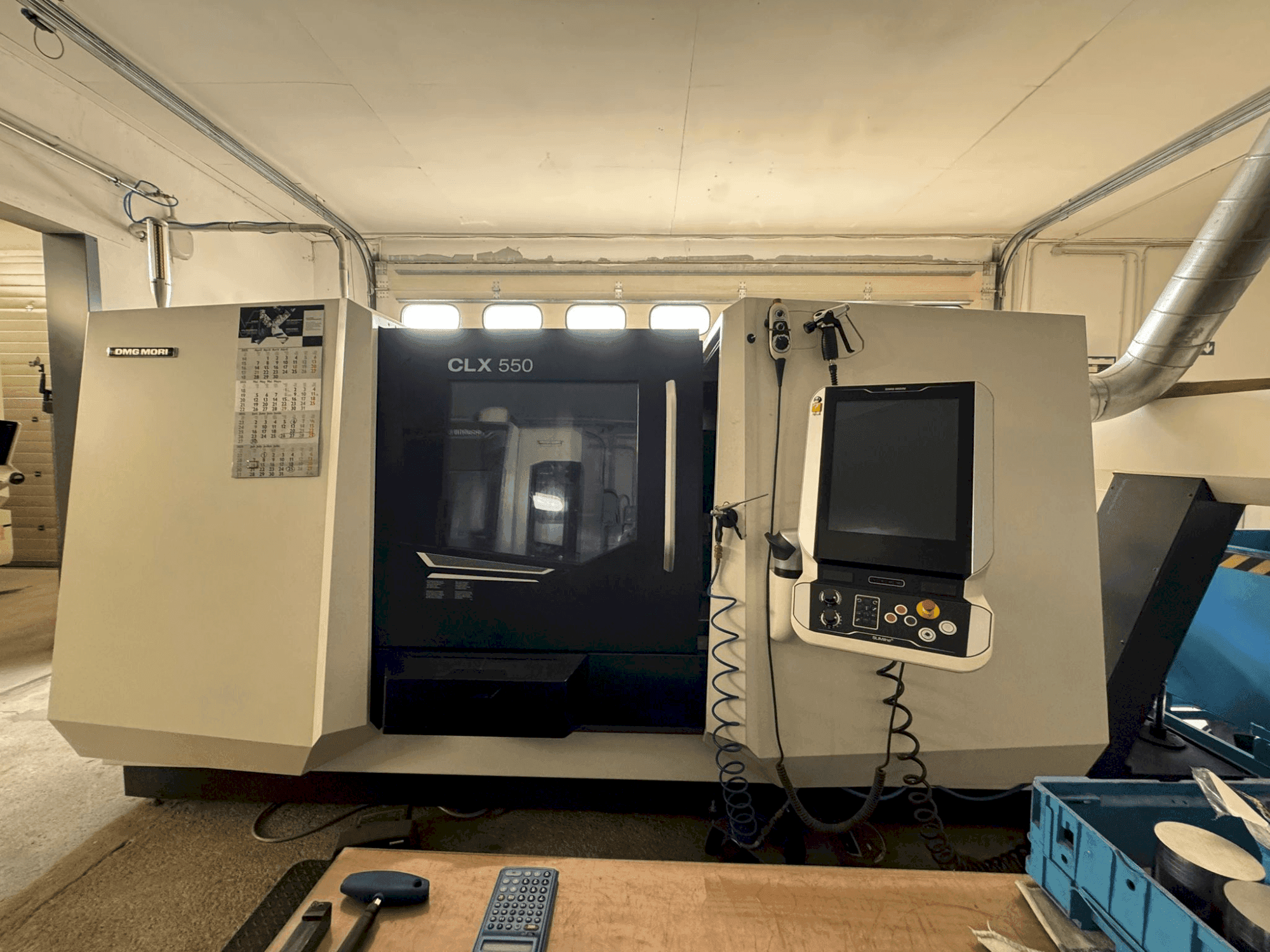 Koneen DMG MORI CLX 550 V6 etunäkymä