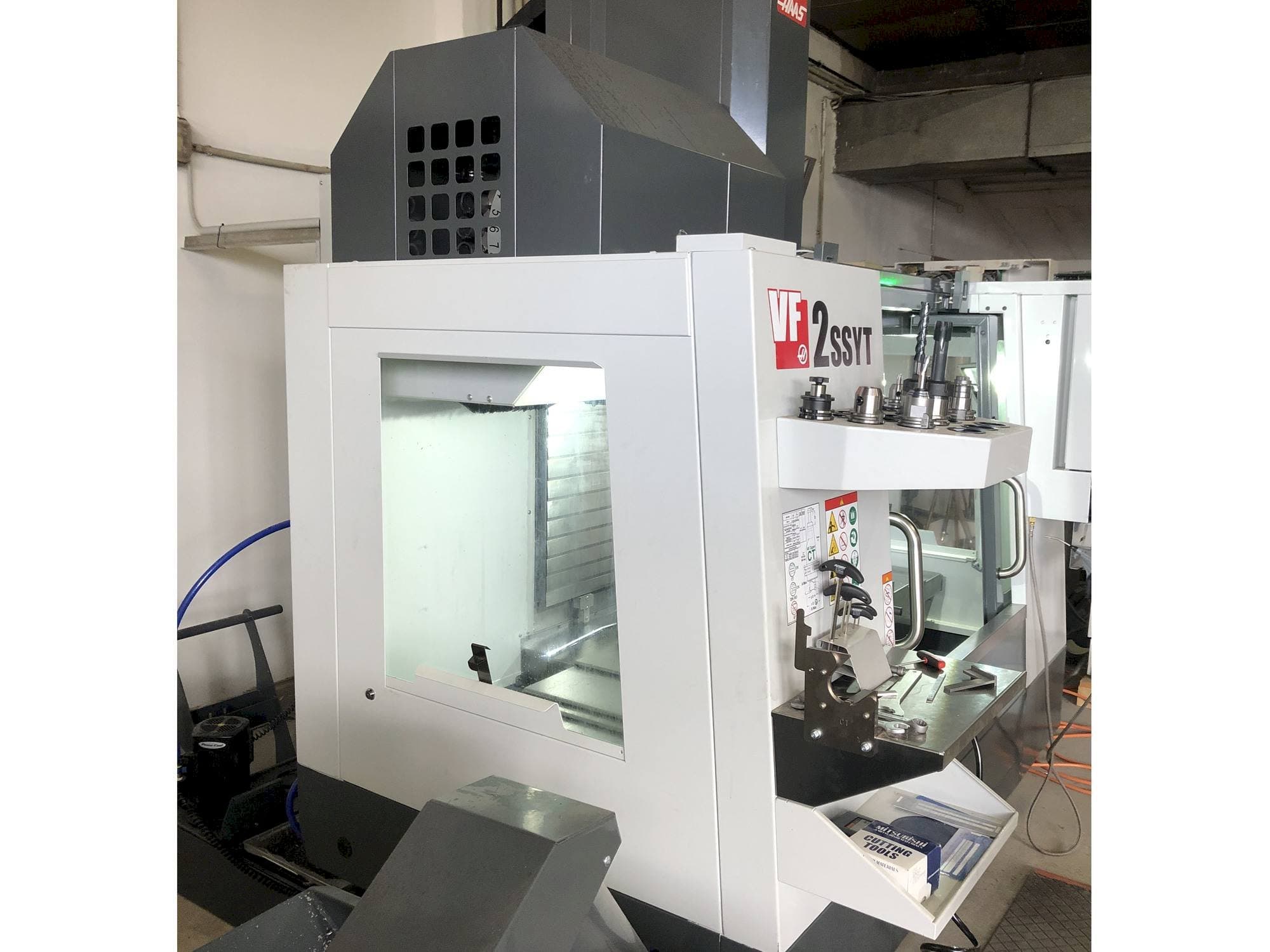 Koneen HAAS VF-2SSYT etunäkymä
