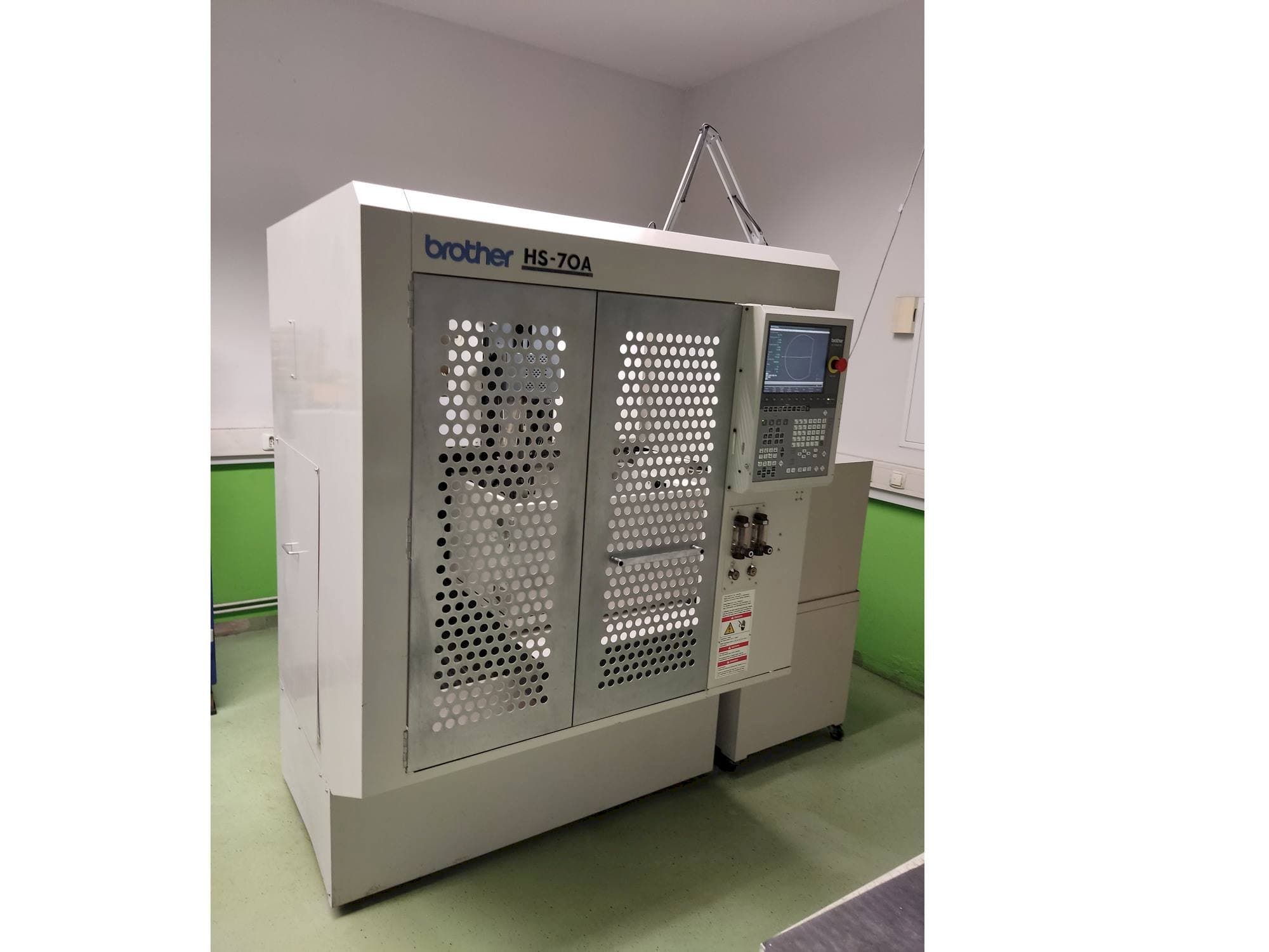 Koneen Brother HS-70A etunäkymä