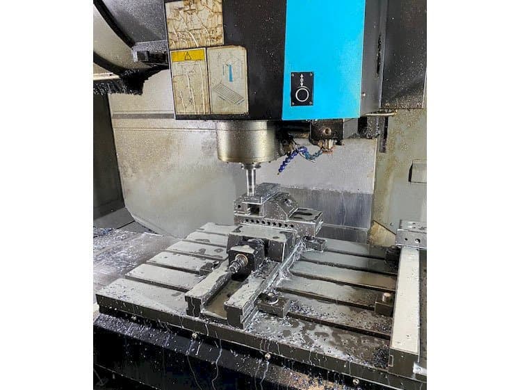 Koneen Hurco VMX42i etunäkymä