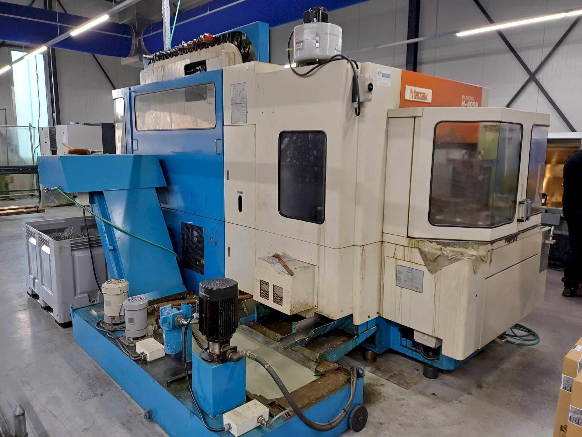 Koneen Mazak H400N etunäkymä