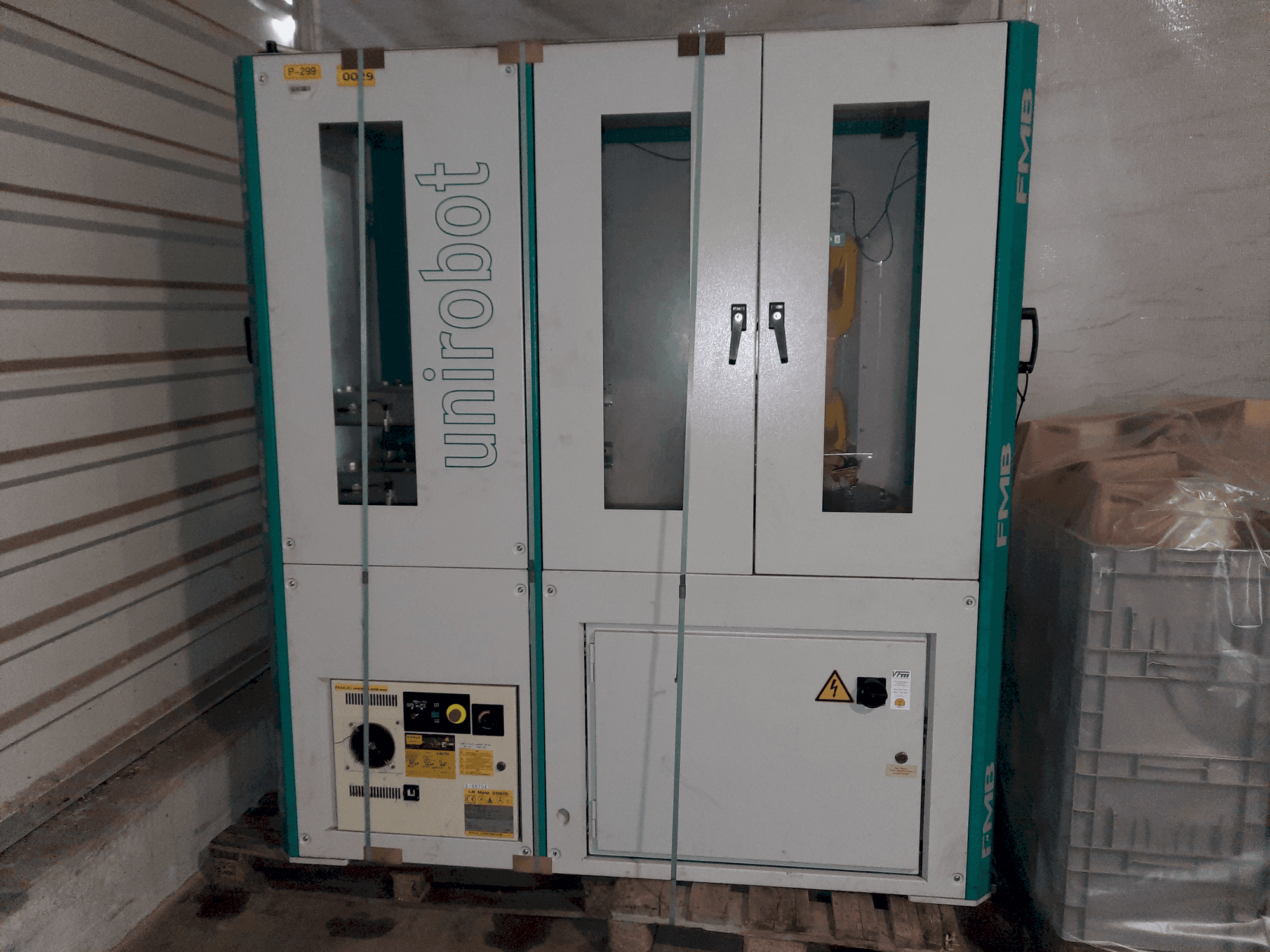 Koneen FANUC R30-iB Mate A05B-2651-B011 etunäkymä