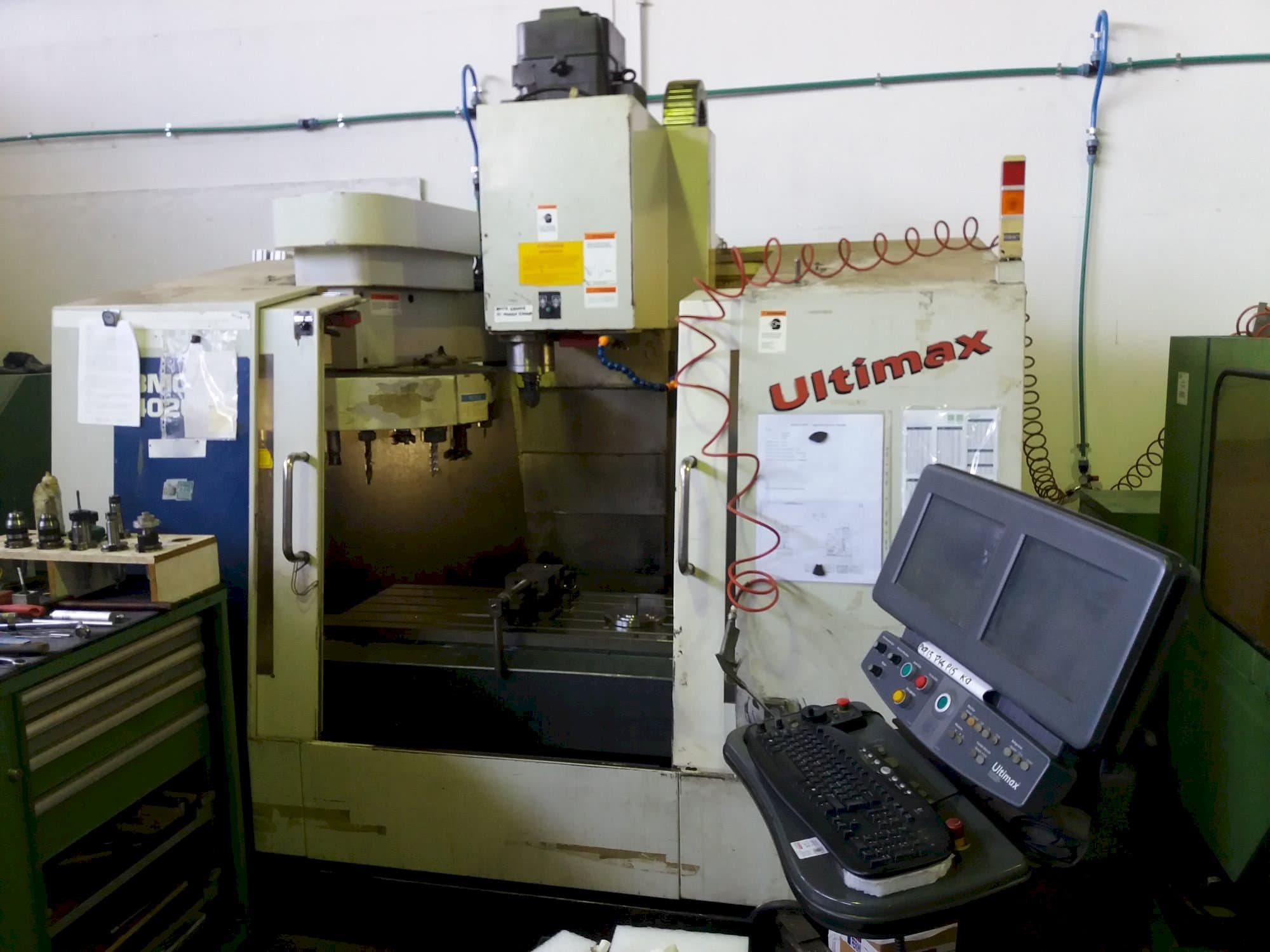 Koneen Hurco BMC 420 HT etunäkymä