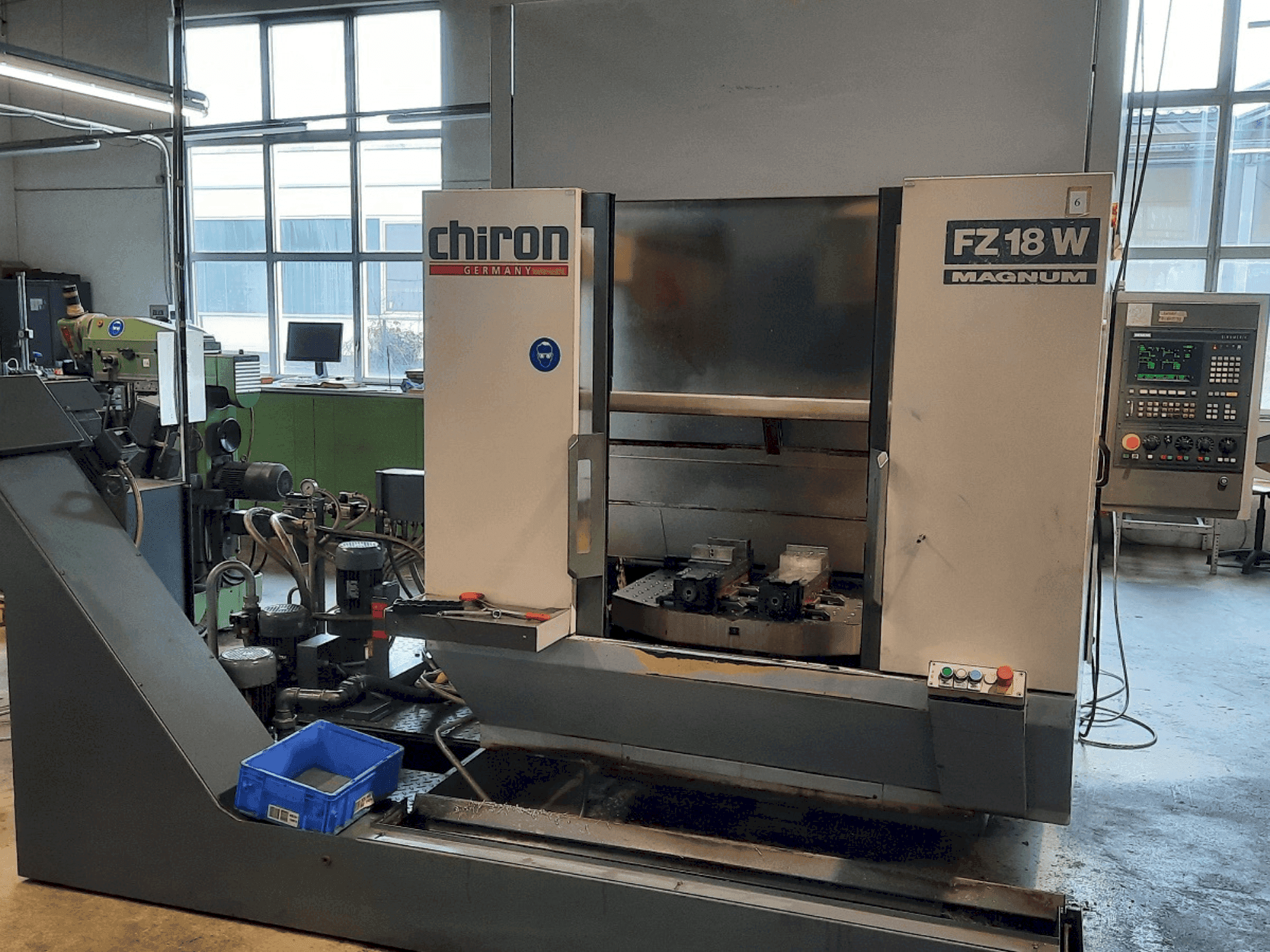 Koneen  CHIRON FZ 18 W etunäkymä