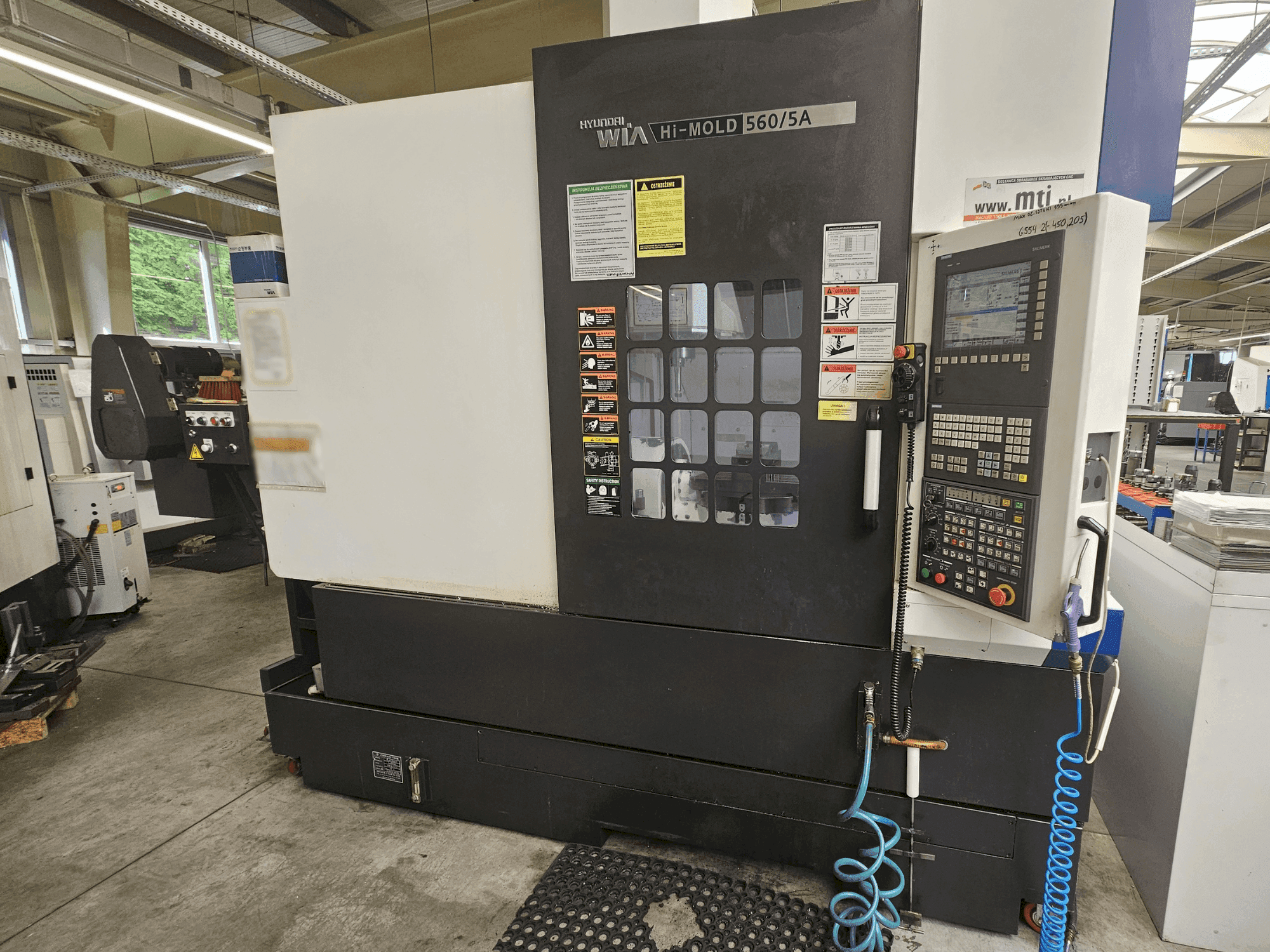 Koneen Hyundai Wia Hi-MOLD 560/5A etunäkymä