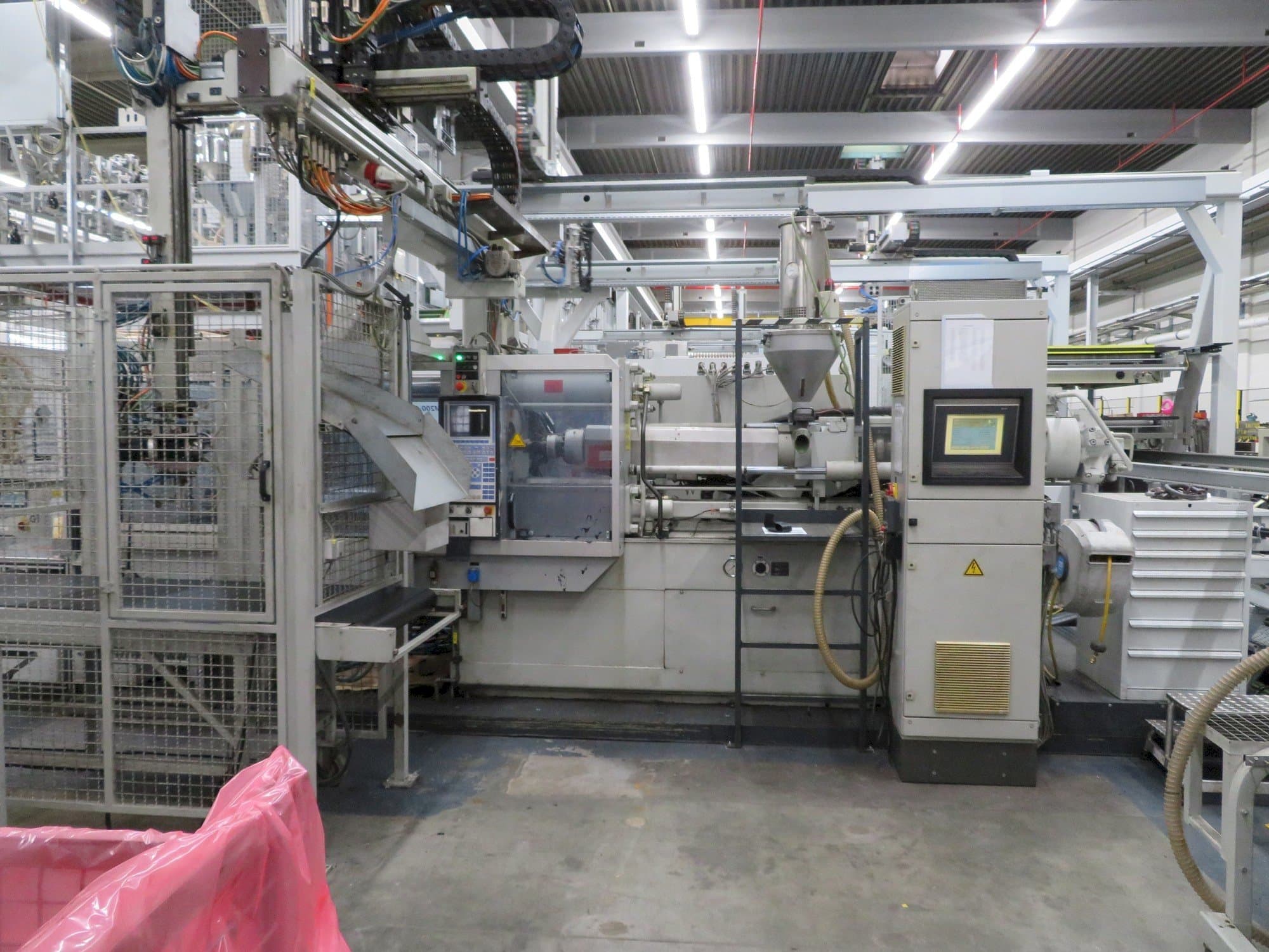 Koneen Krauss Maffei 200-1400 C2 etunäkymä