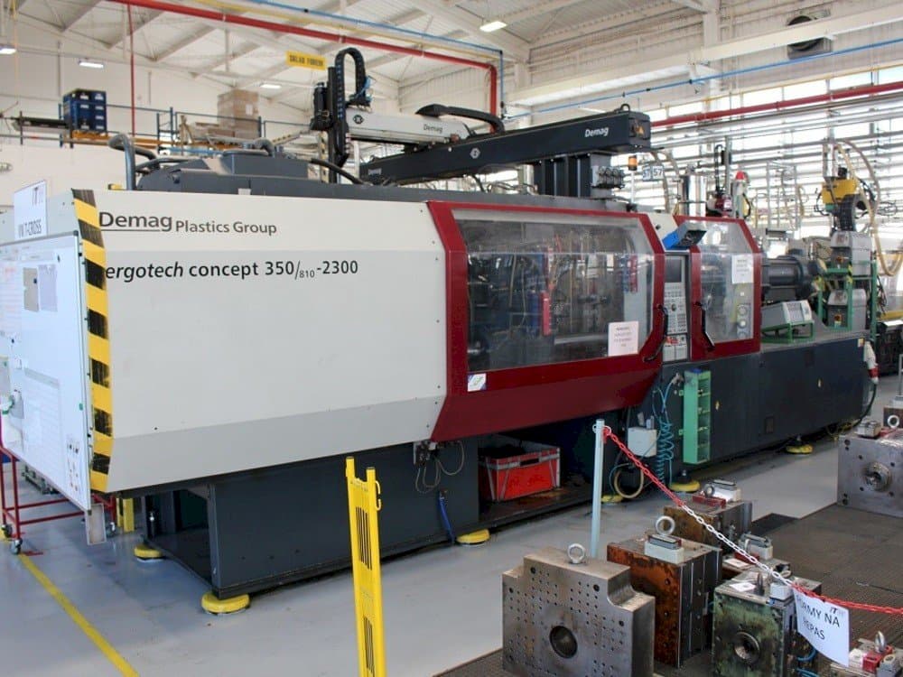 Koneen DEMAG Ergotech 350/810-2300 vasemman sivun näkymä