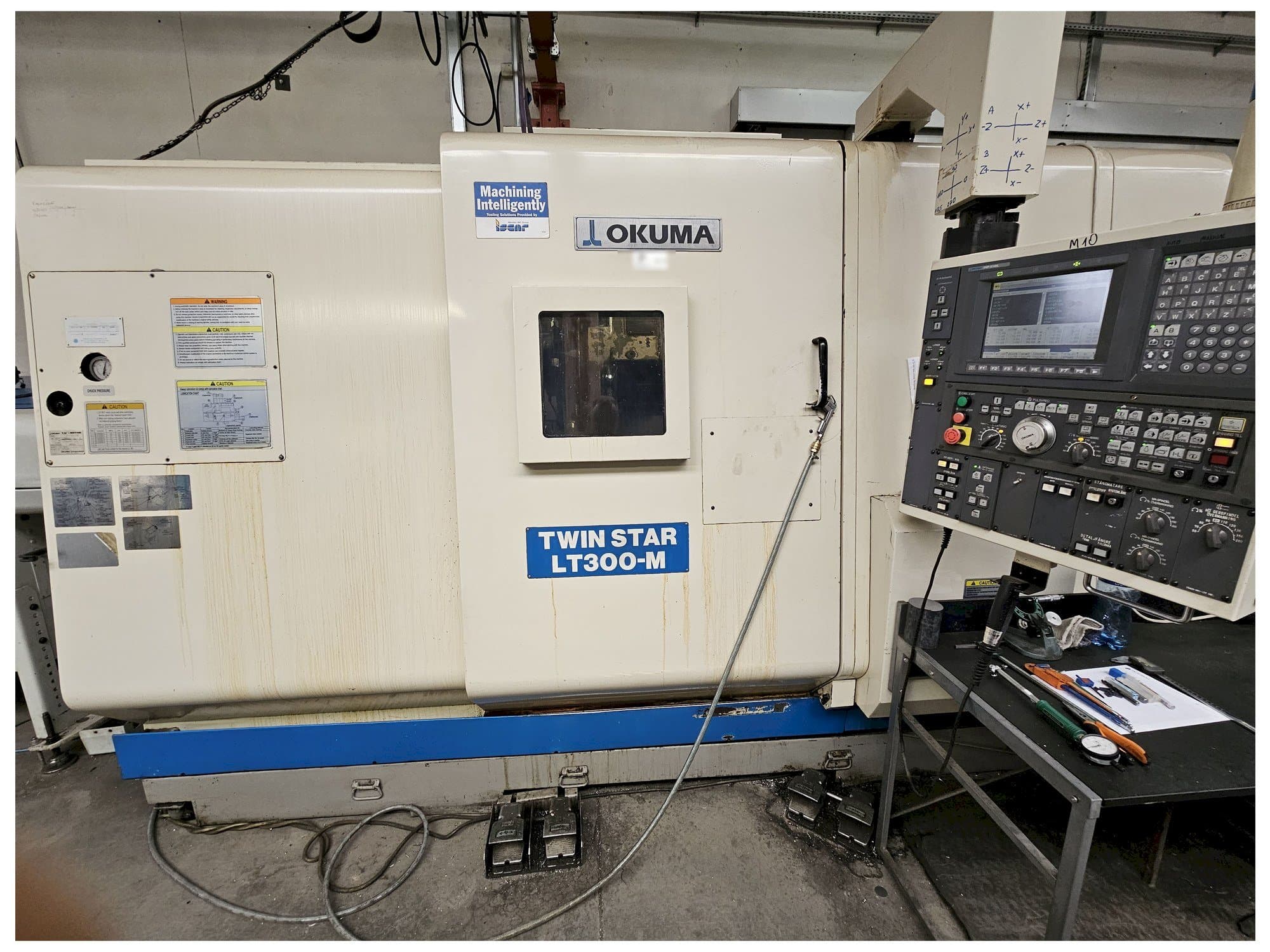 Koneen  Okuma LT300-M etunäkymä