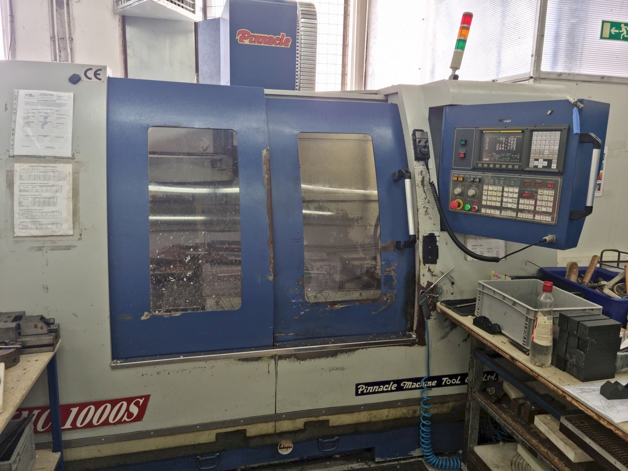 Koneen Pinnacle VMC1000S etunäkymä