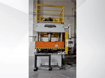 Koneen  HIDROLIKSAN PH4C 200T etunäkymä