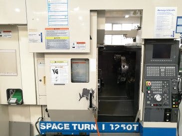 Koneen  Okuma etunäkymä SPACE TURN LB250T
