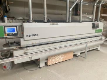 Koneen BIESSE AKRON 1440 etunäkymä